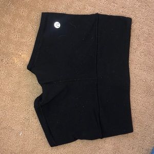 BLACK LULU TIGHT SHORTS